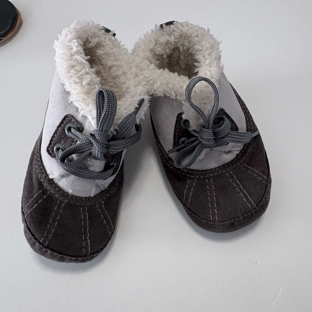 Gymboree baby fuzzy boots soft sided size 4 infant